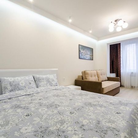 Artal Apartment On Obolonsky Avenue 31 Kiev Bagian luar foto