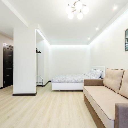 Artal Apartment On Obolonsky Avenue 31 Kiev Bagian luar foto