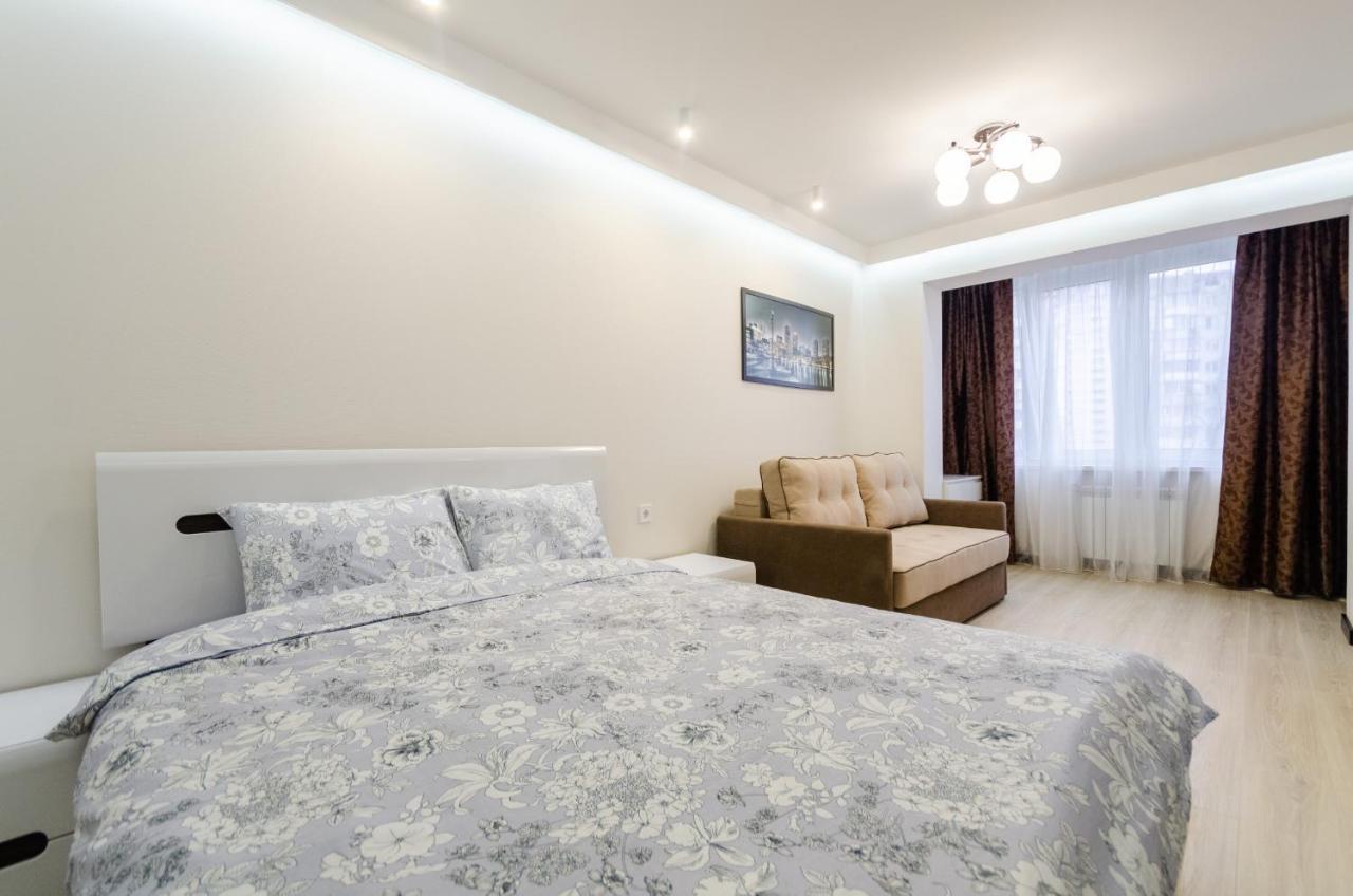 Artal Apartment On Obolonsky Avenue 31 Kiev Bagian luar foto