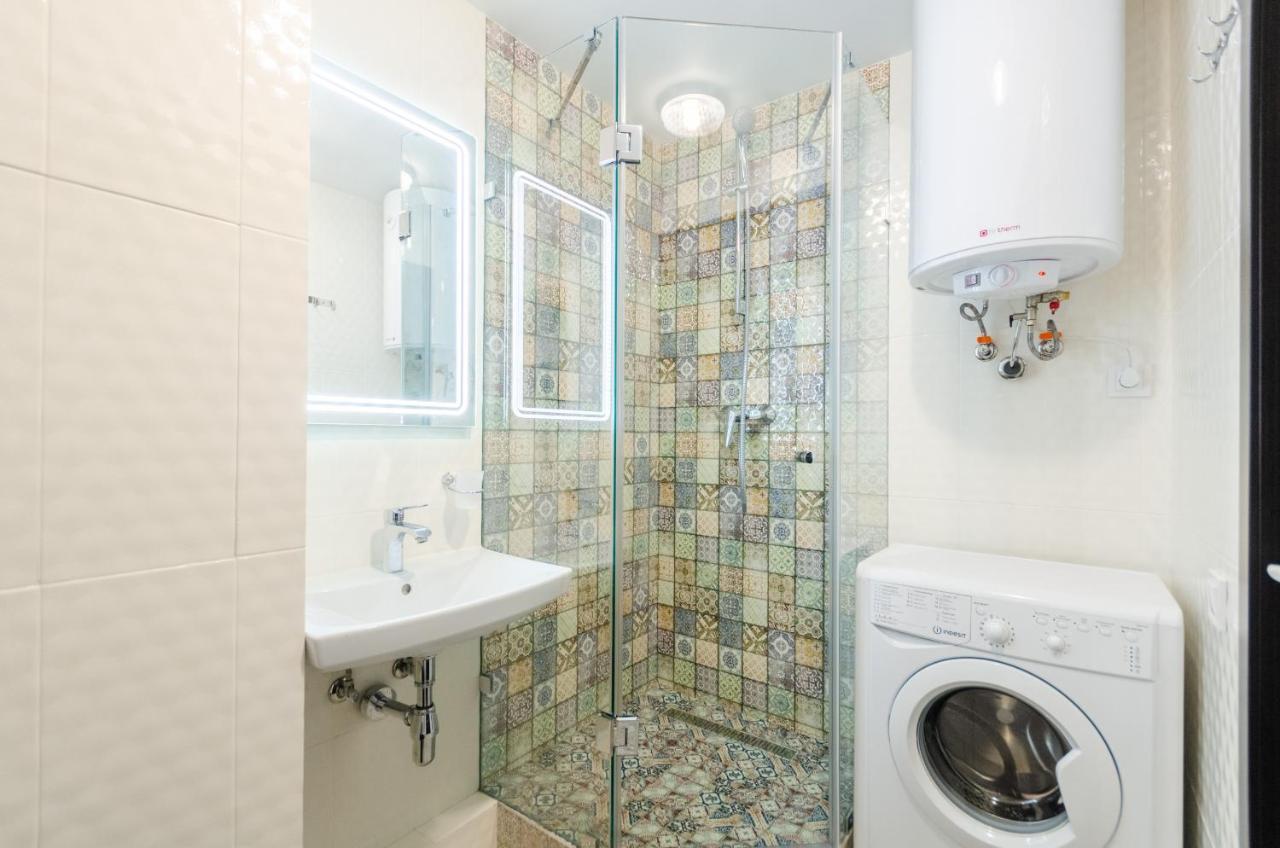 Artal Apartment On Obolonsky Avenue 31 Kiev Bagian luar foto