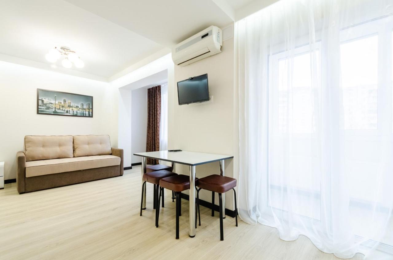 Artal Apartment On Obolonsky Avenue 31 Kiev Bagian luar foto